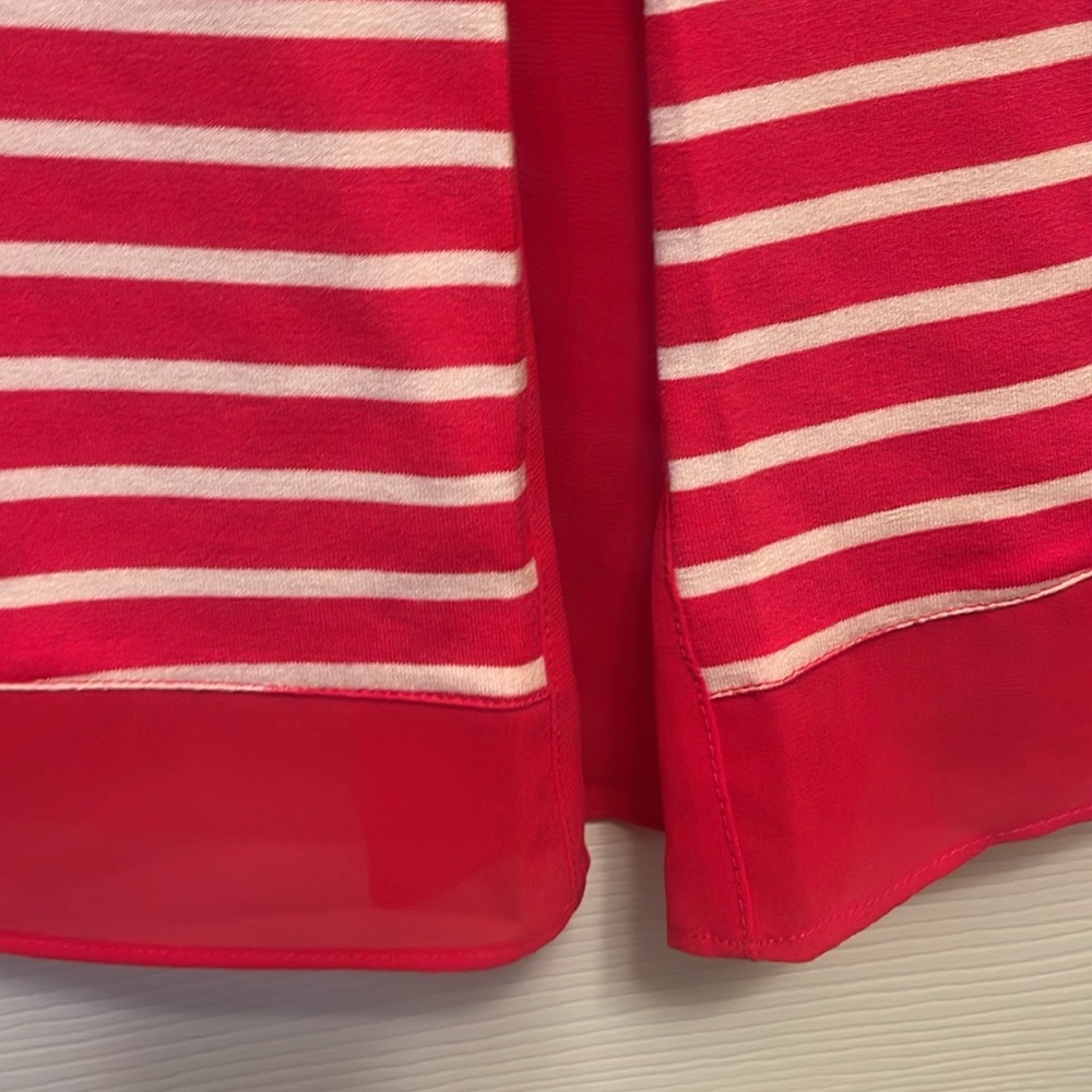 Beautiful top with split back - Picture 5 of 5